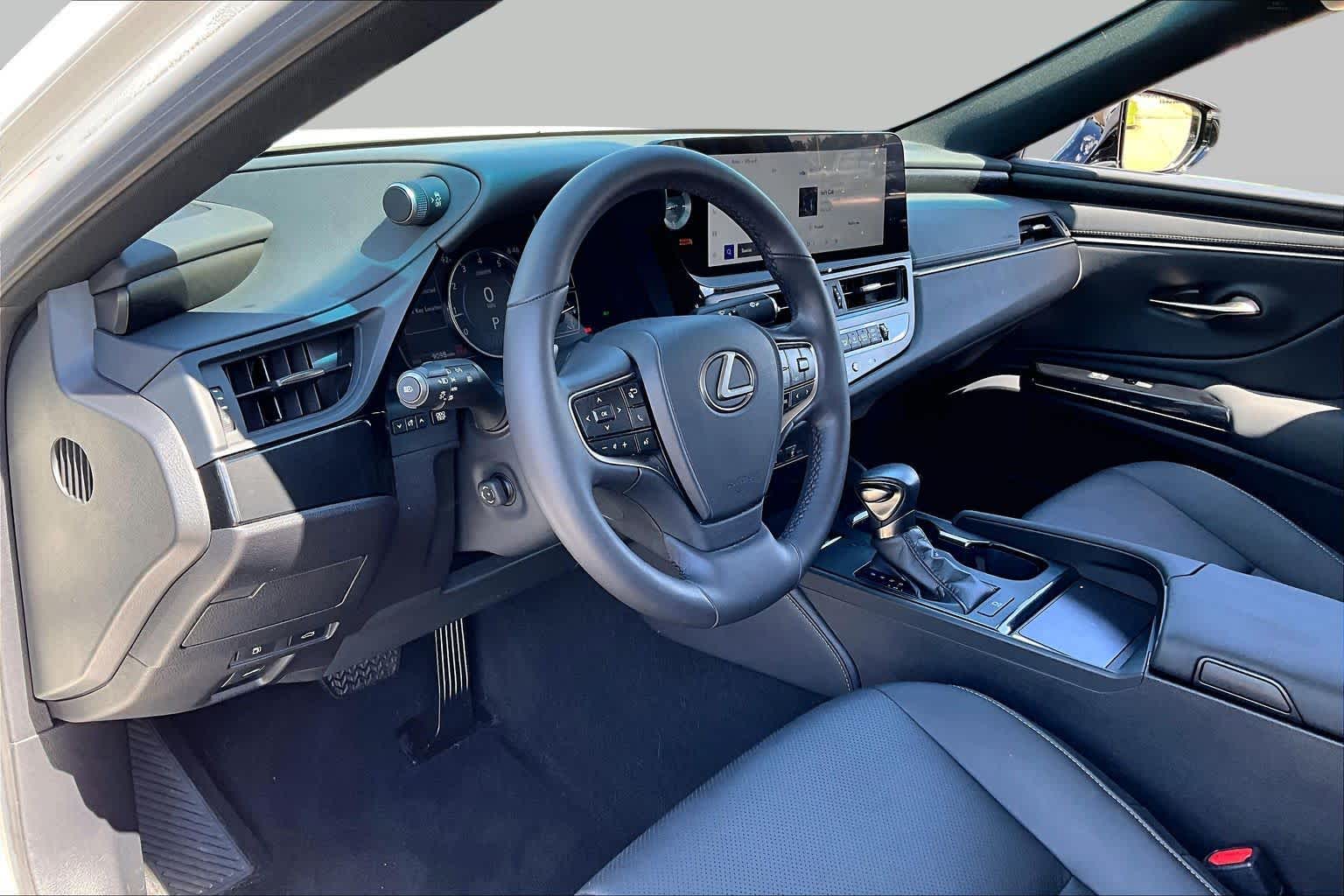 2023 Lexus ES 350 photo 15 of 34