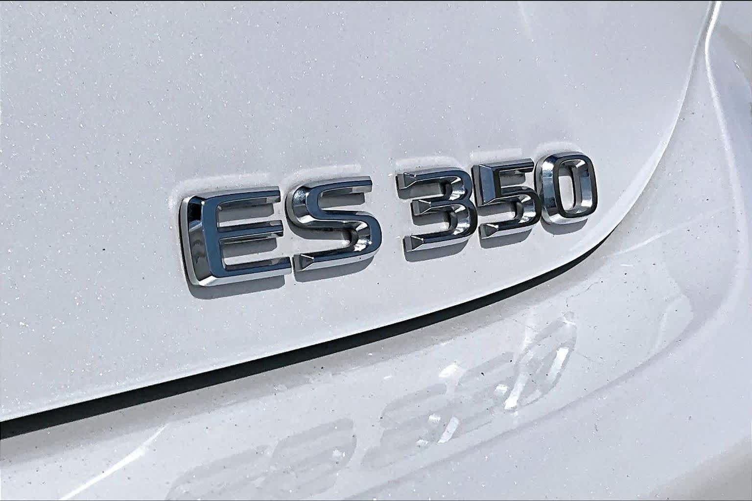 2023 Lexus ES 350 photo 28 of 34