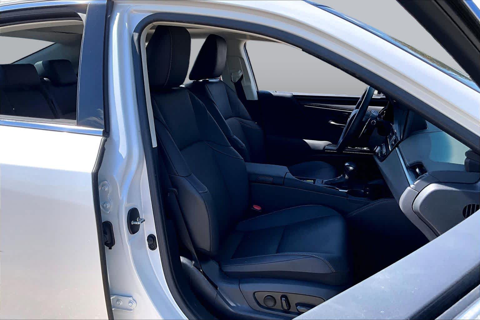 2023 Lexus ES 350 photo 8 of 34