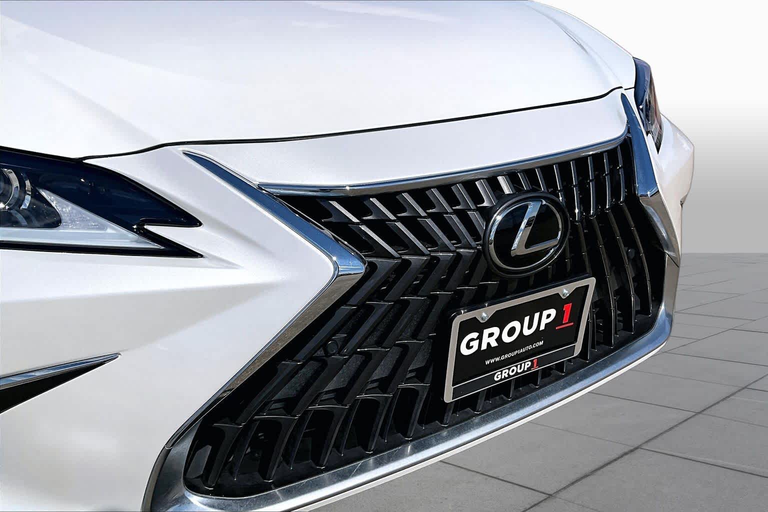 2023 Lexus ES 350 photo 27 of 34