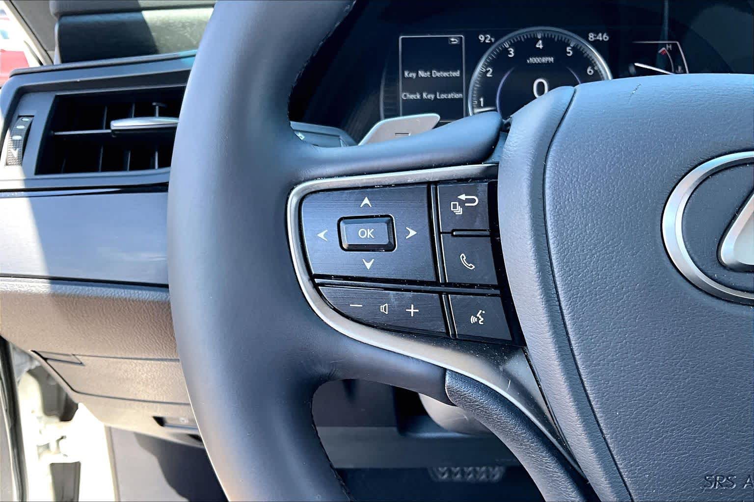 2023 Lexus ES 350 photo 21 of 34