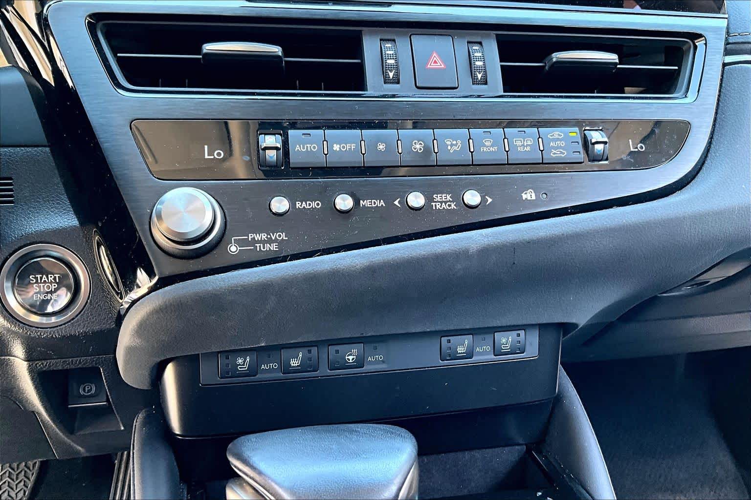 2025 Lexus ES 350 photo 32 of 34