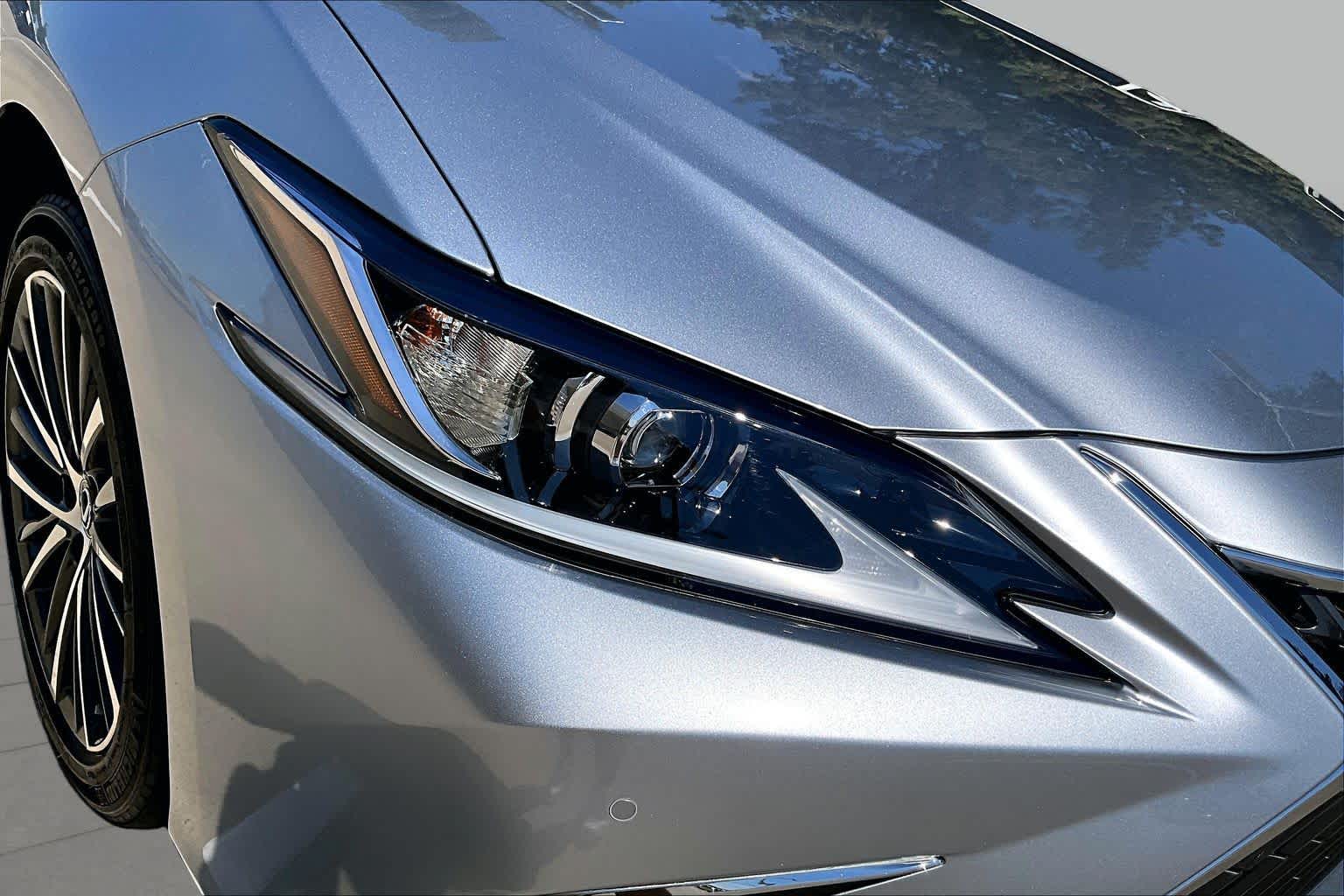 2025 Lexus ES 350 photo 25 of 34