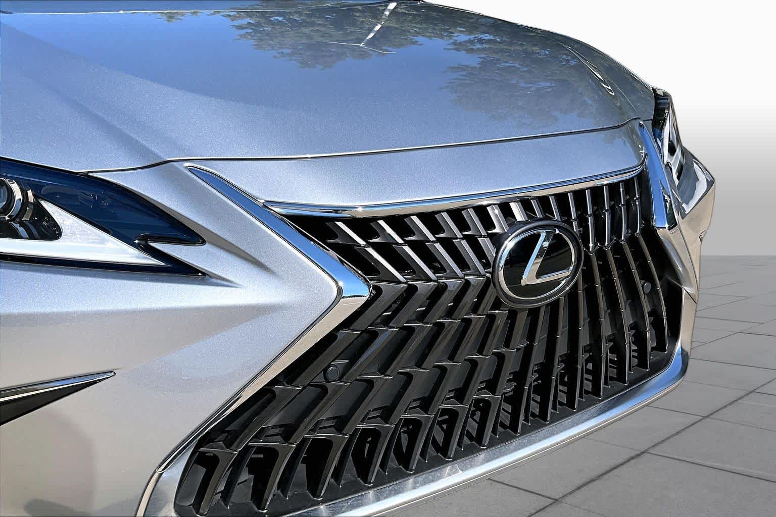 2025 Lexus ES 350 photo 27 of 34