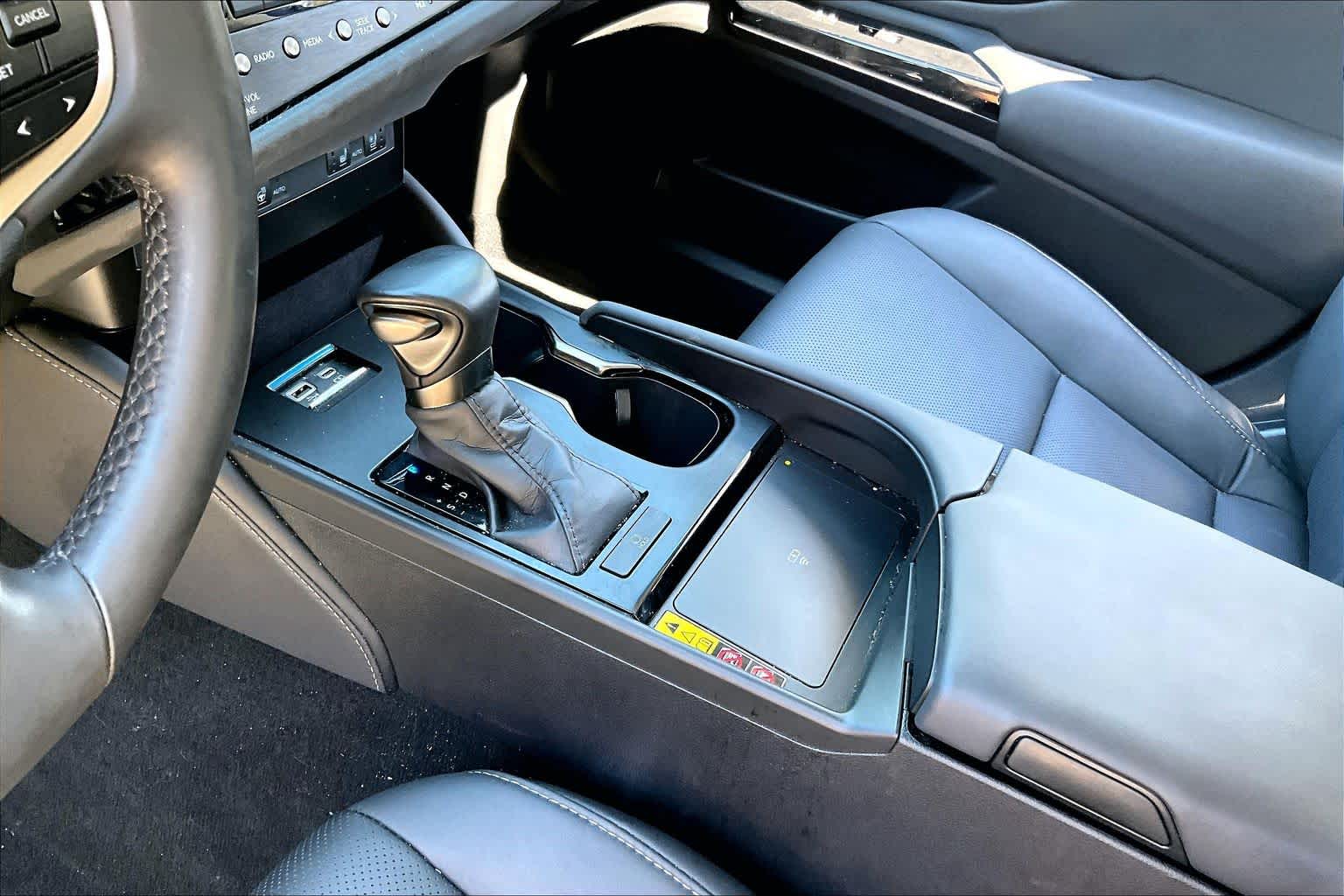 2025 Lexus ES 350 photo 14 of 34