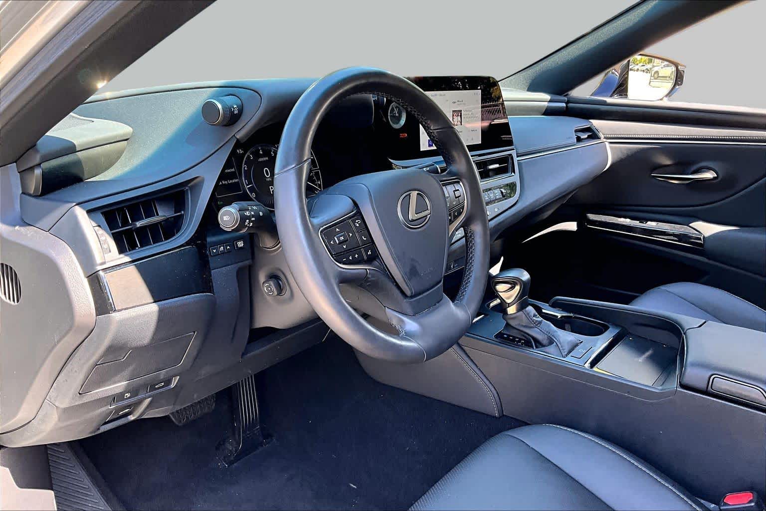 2025 Lexus ES 350 photo 15 of 34