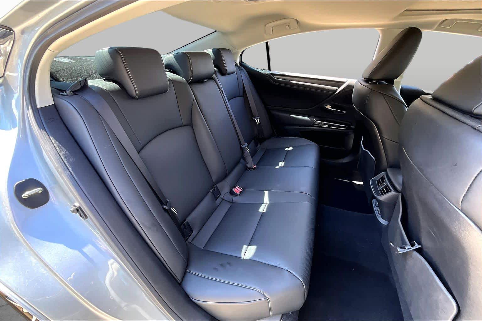 2025 Lexus ES 350 photo 17 of 34