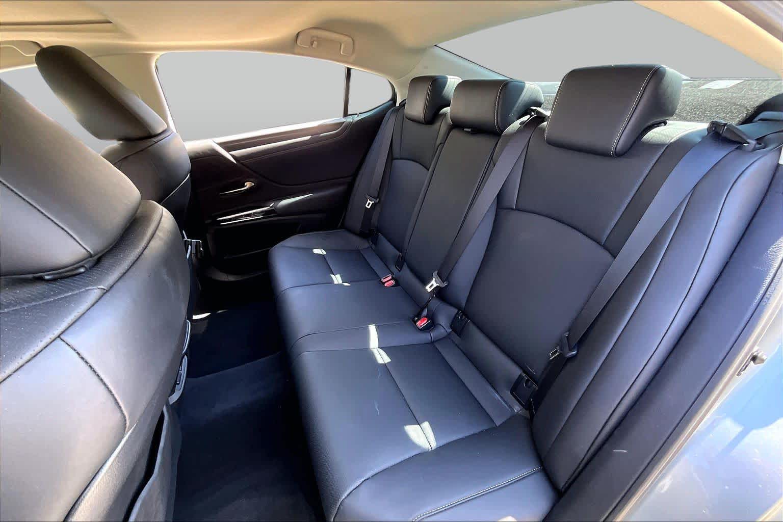 2025 Lexus ES 350 photo 18 of 34