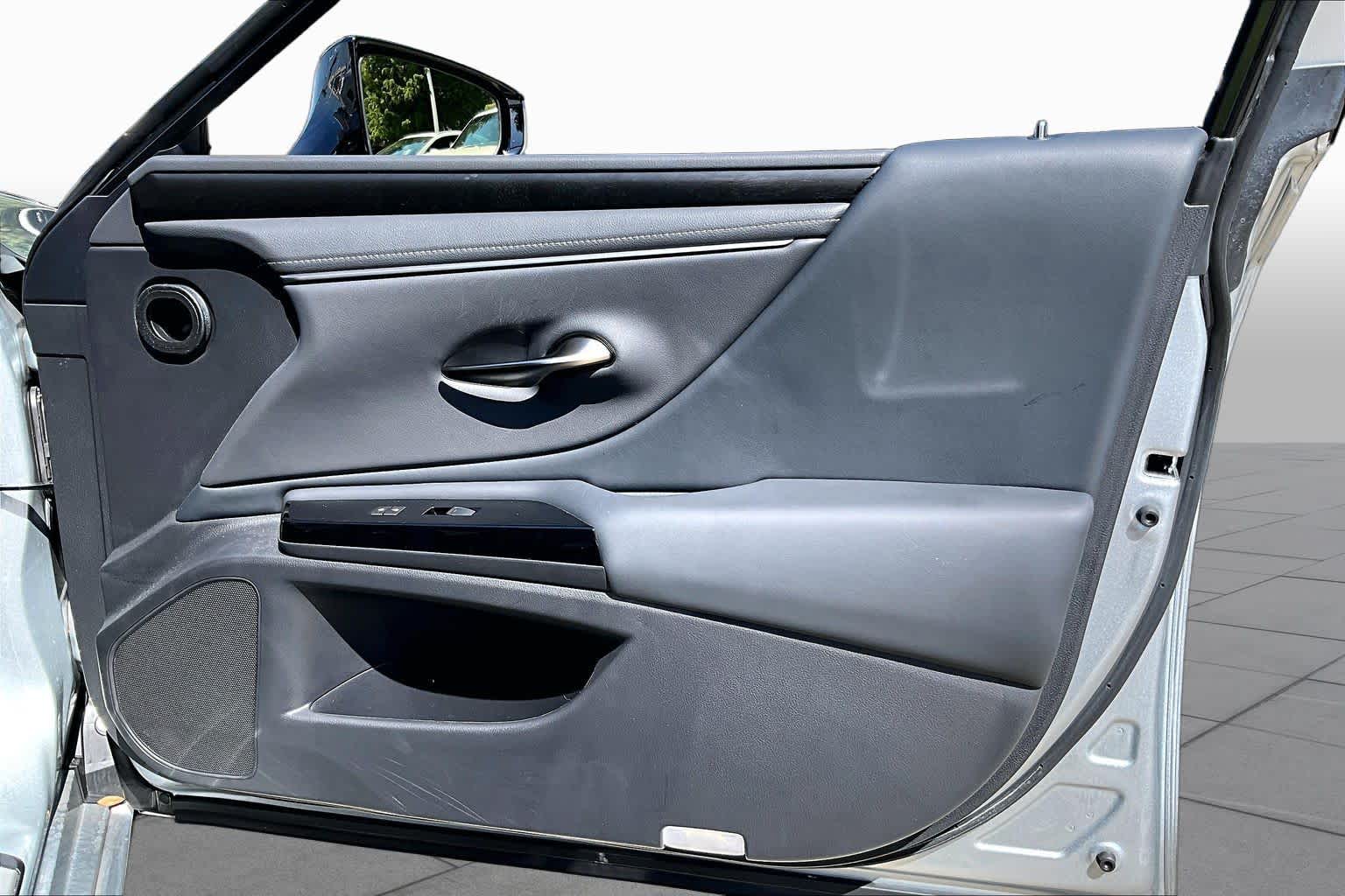 2025 Lexus ES 350 photo 20 of 34