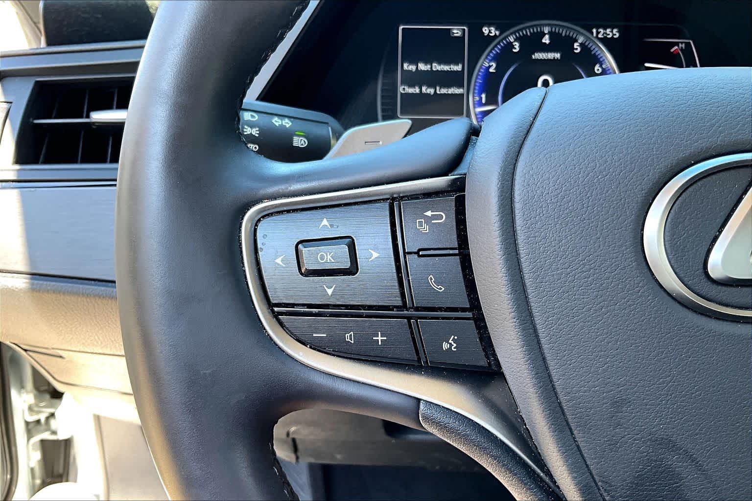 2025 Lexus ES 350 photo 21 of 34