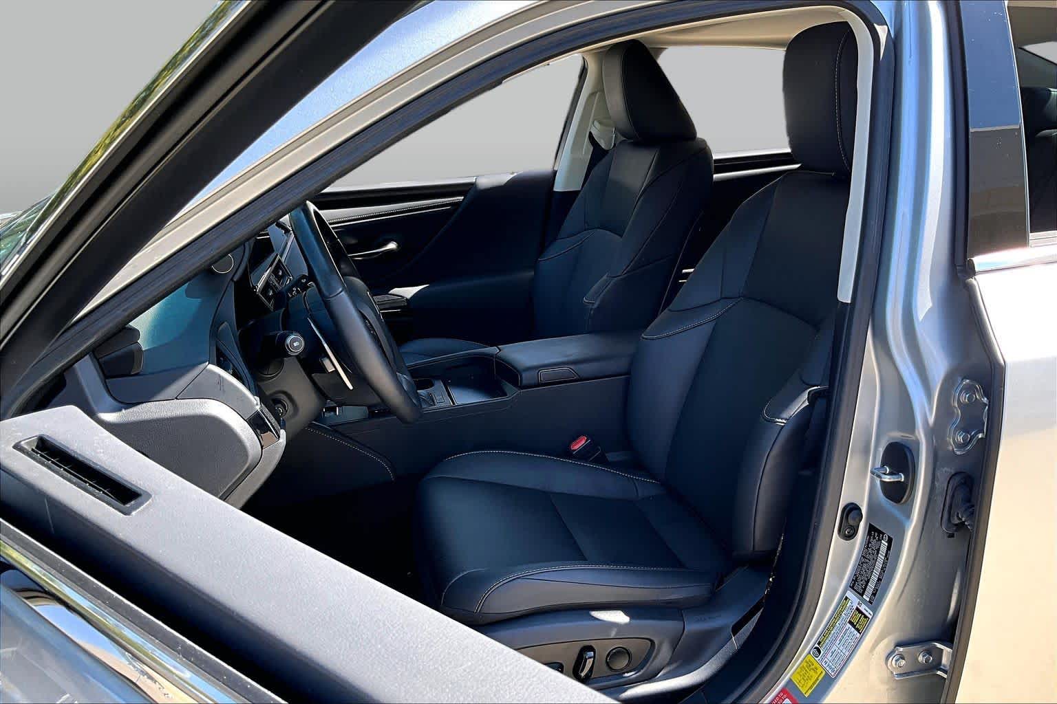 2025 Lexus ES 350 photo 7 of 34