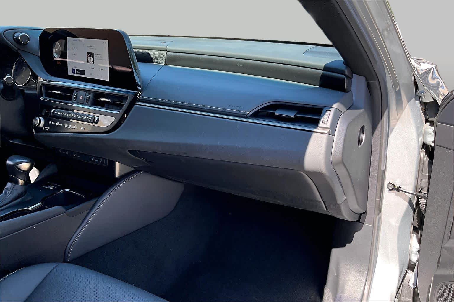2025 Lexus ES 350 photo 16 of 34