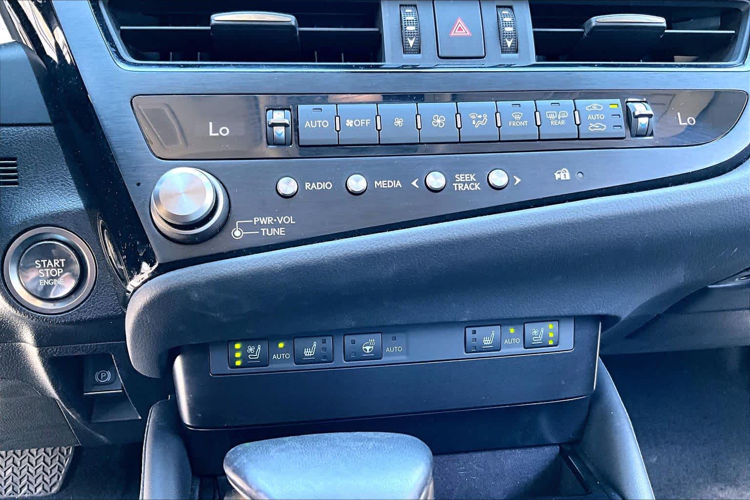 2025 Lexus ES 350 photo 32 of 34