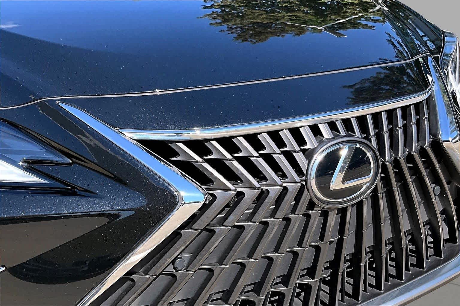 2025 Lexus ES 350 photo 27 of 34