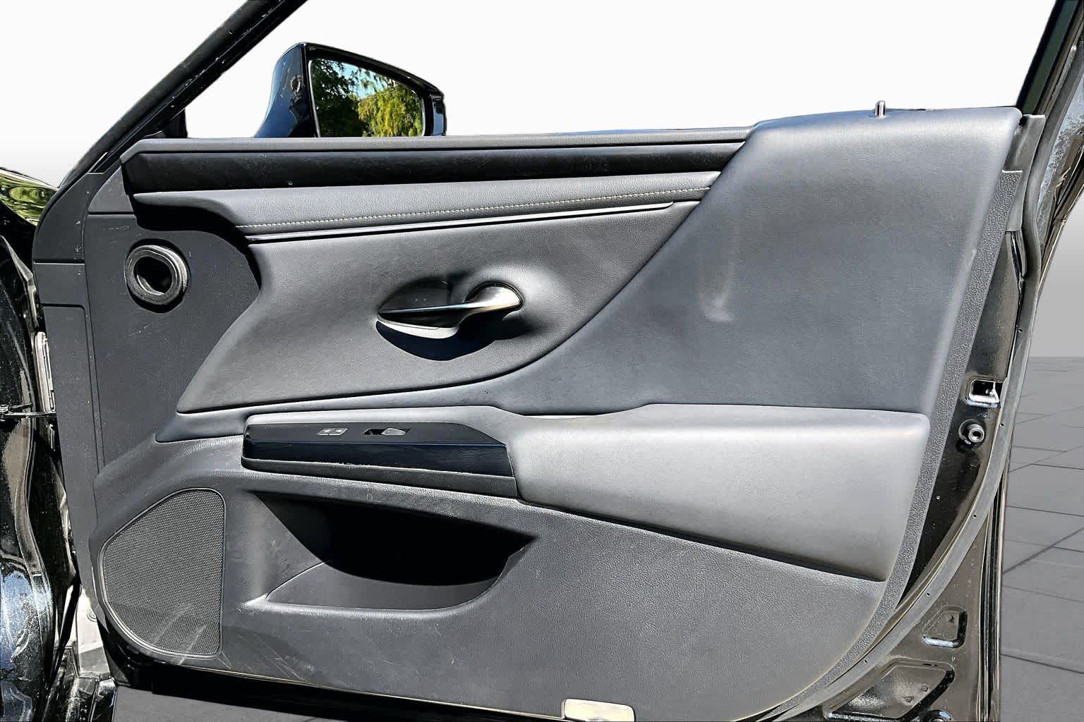 2025 Lexus ES 350 photo 20 of 34
