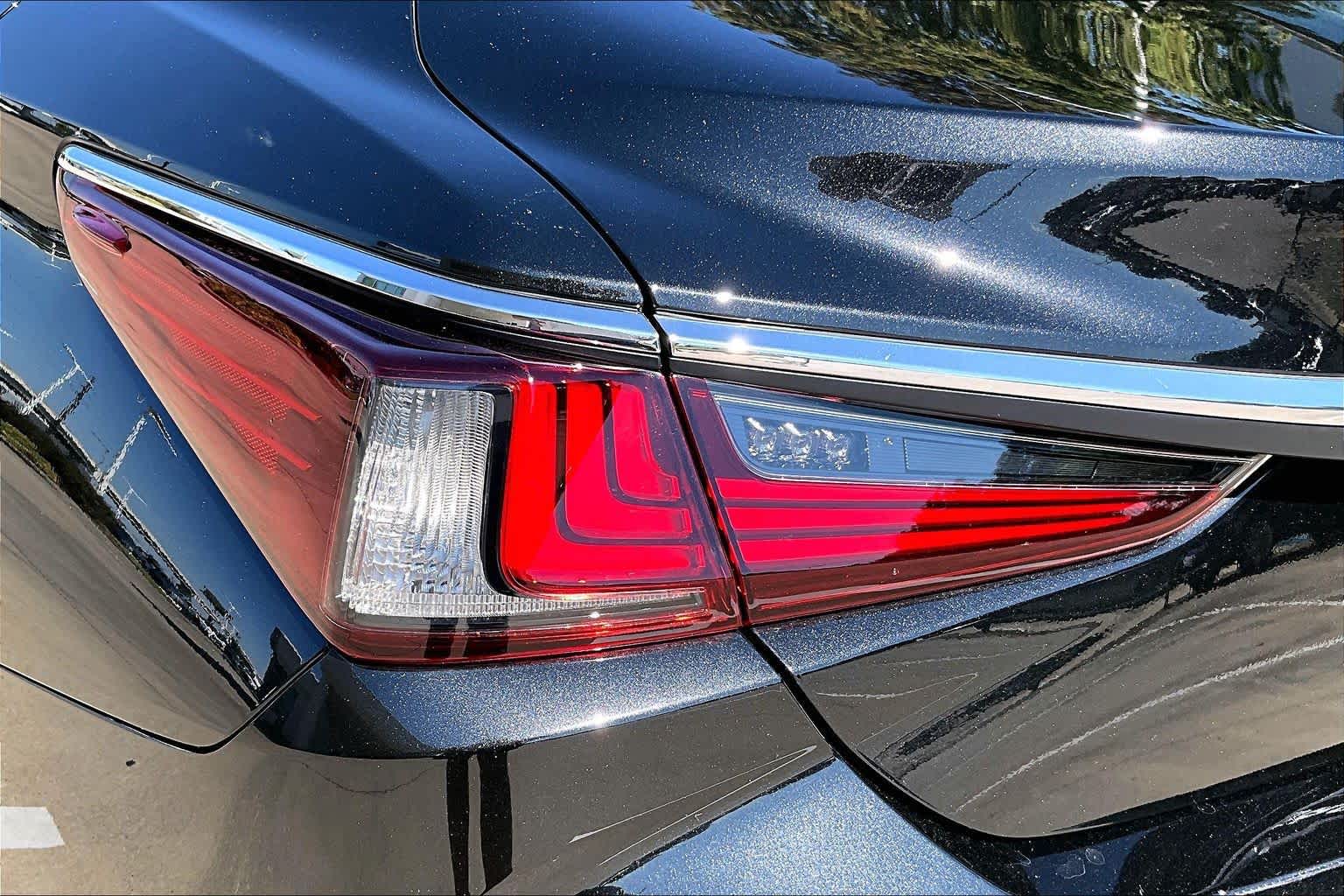 2025 Lexus ES 350 photo 26 of 34