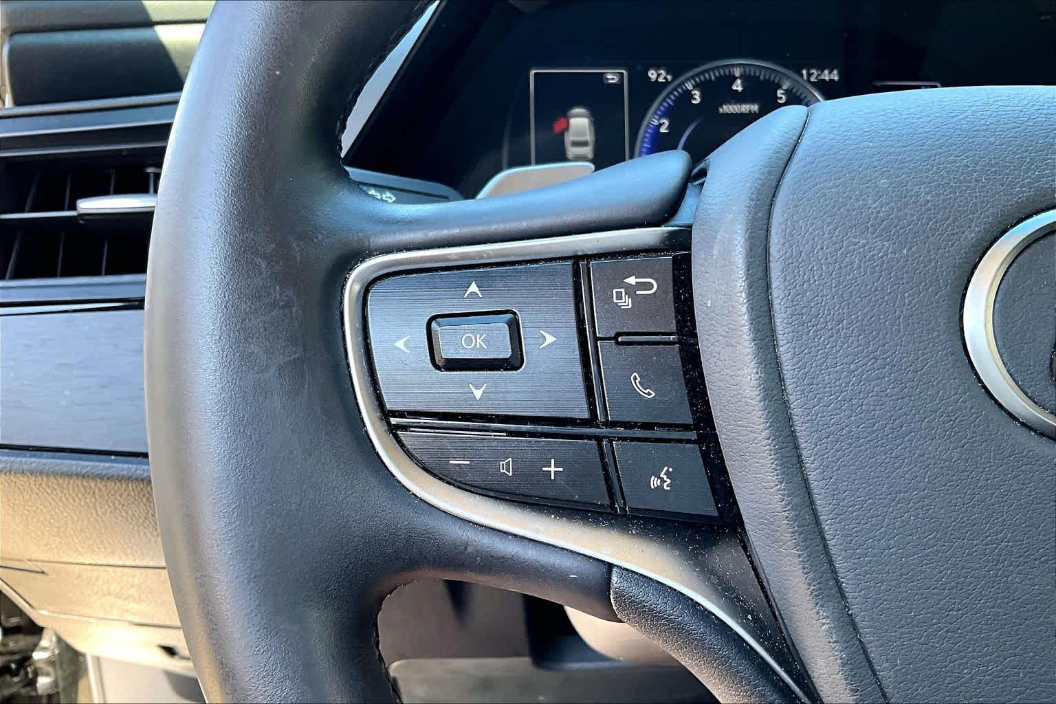 2025 Lexus ES 350 photo 21 of 34