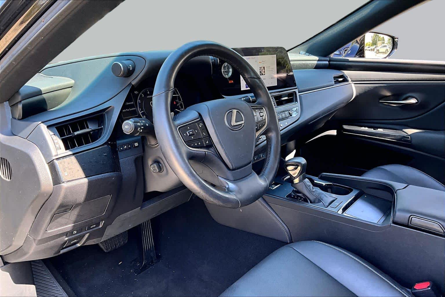 2025 Lexus ES 350 photo 15 of 34