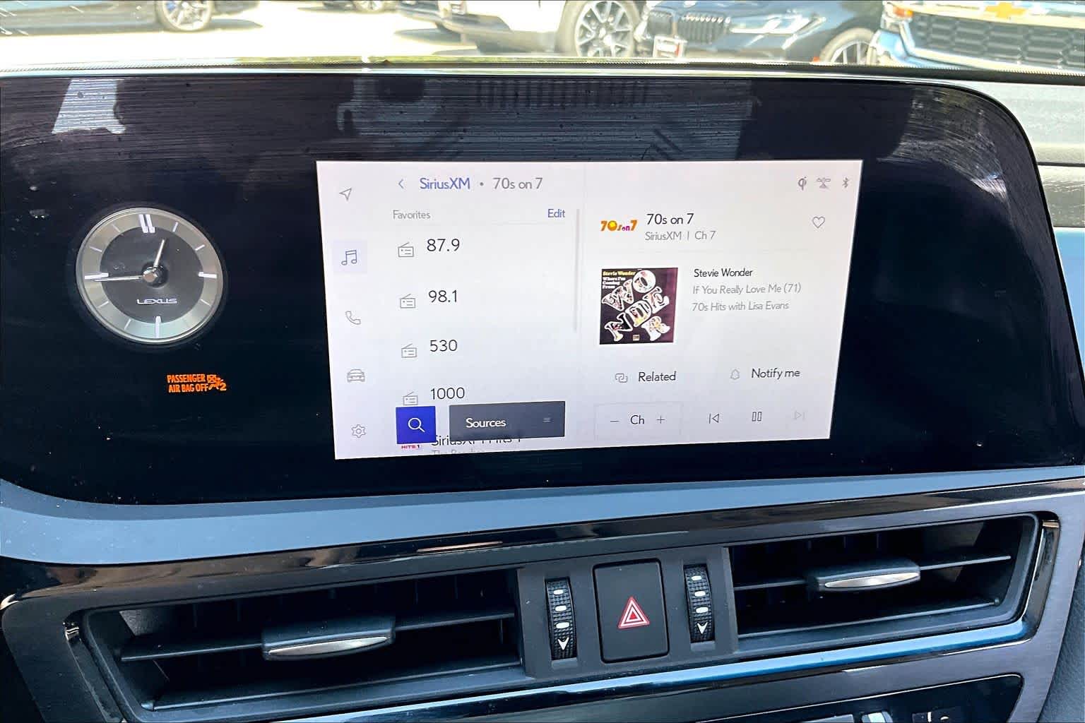 2025 Lexus ES 350 photo 31 of 34