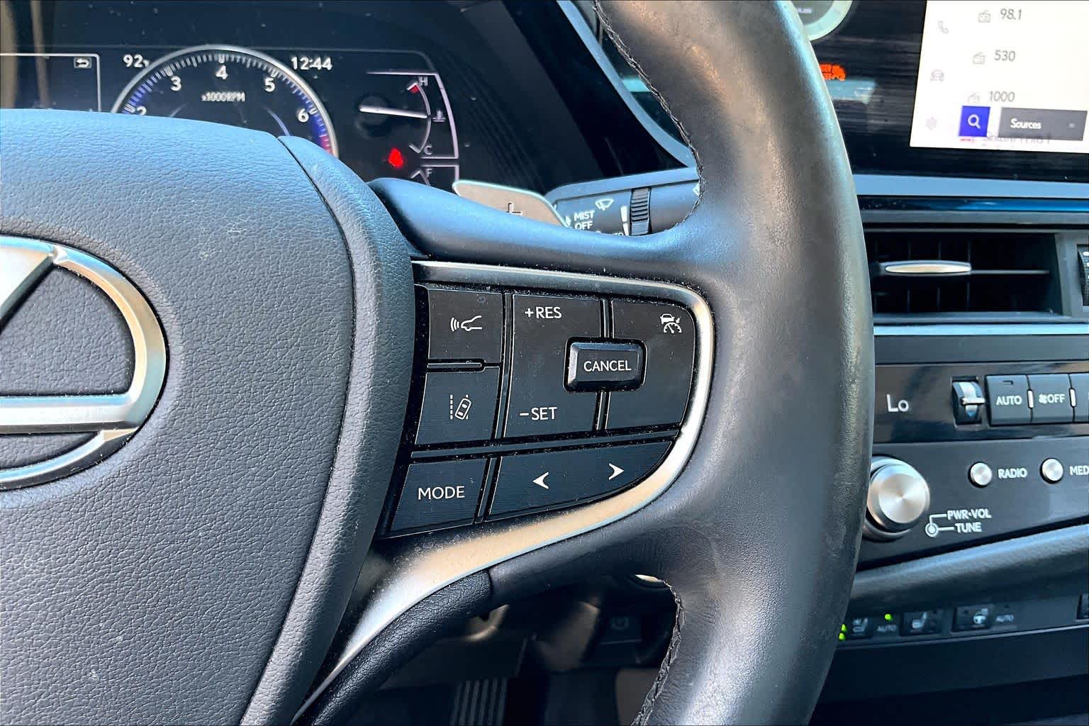 2025 Lexus ES 350 photo 22 of 34