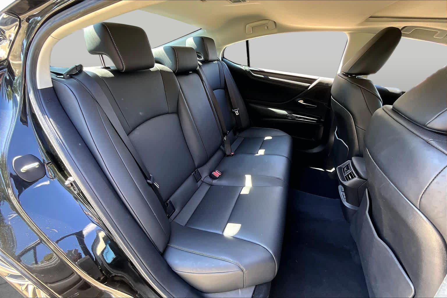 2025 Lexus ES 350 photo 17 of 34