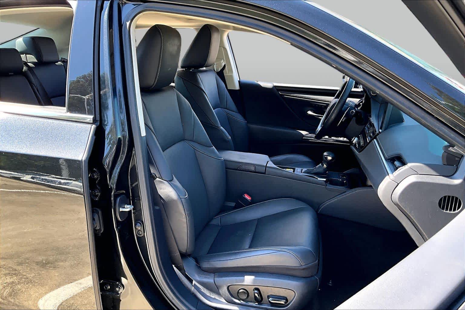 2025 Lexus ES 350 photo 8 of 34
