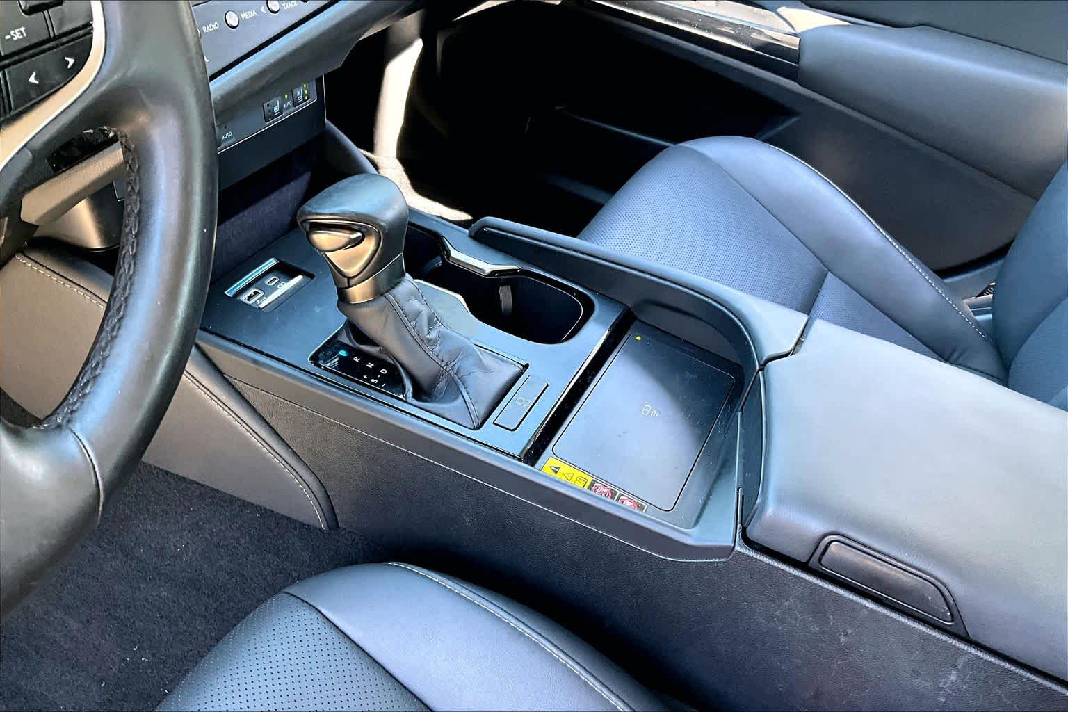 2025 Lexus ES 350 photo 14 of 34