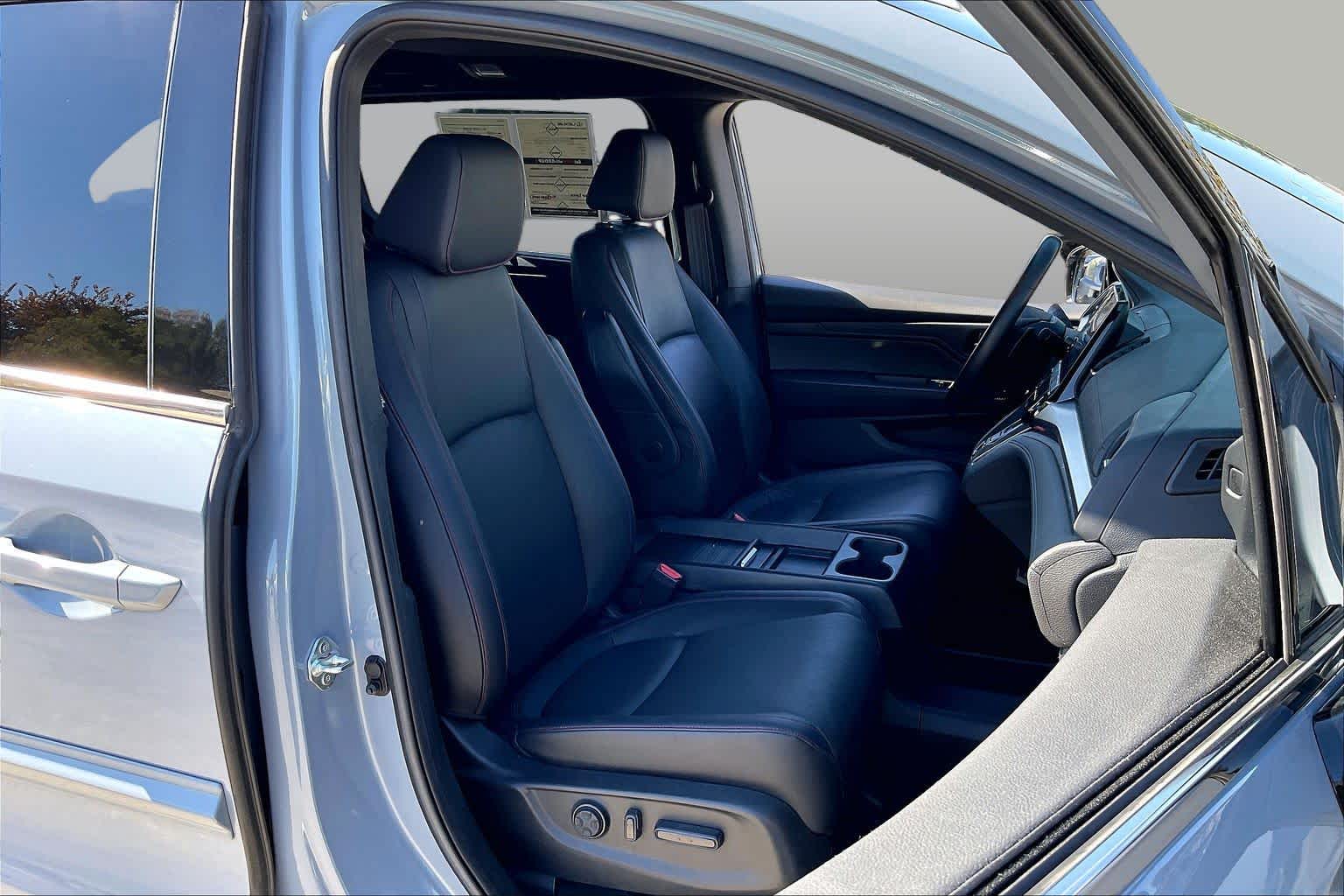 2023 Honda Odyssey photo 8 of 35