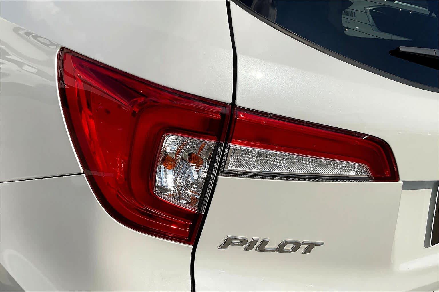 2021 Honda Pilot EX-L Platinum White Pearl at BMW of West Houston