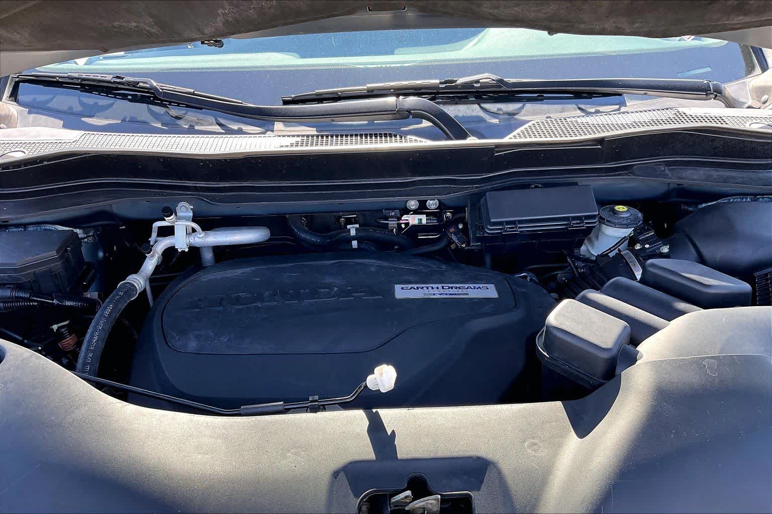 2016 Honda Pilot photo 30 of 35