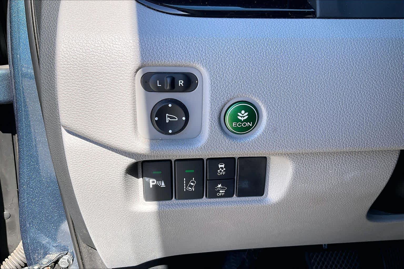 2016 Honda Pilot photo 33 of 35