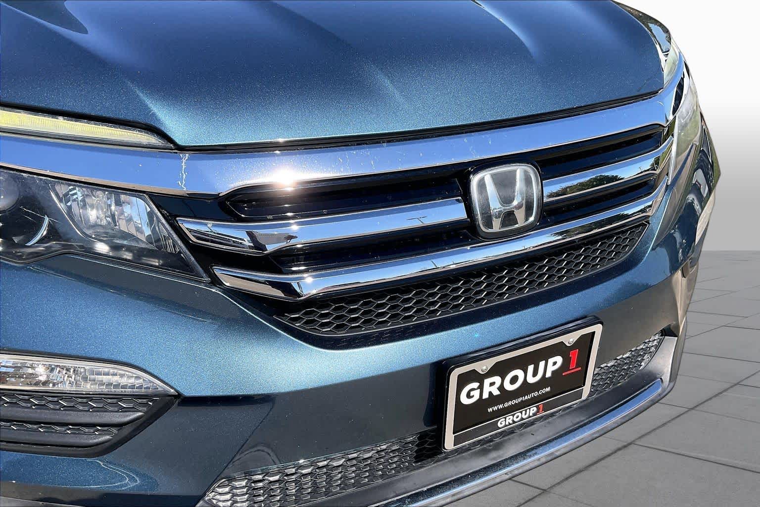 2016 Honda Pilot photo 28 of 35