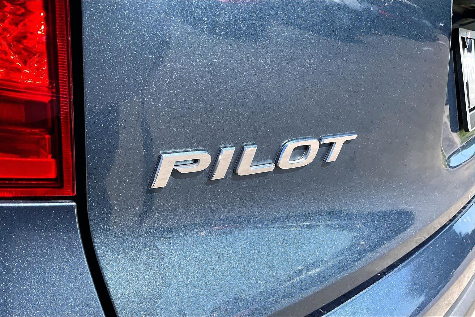 2016 Honda Pilot photo 29 of 35