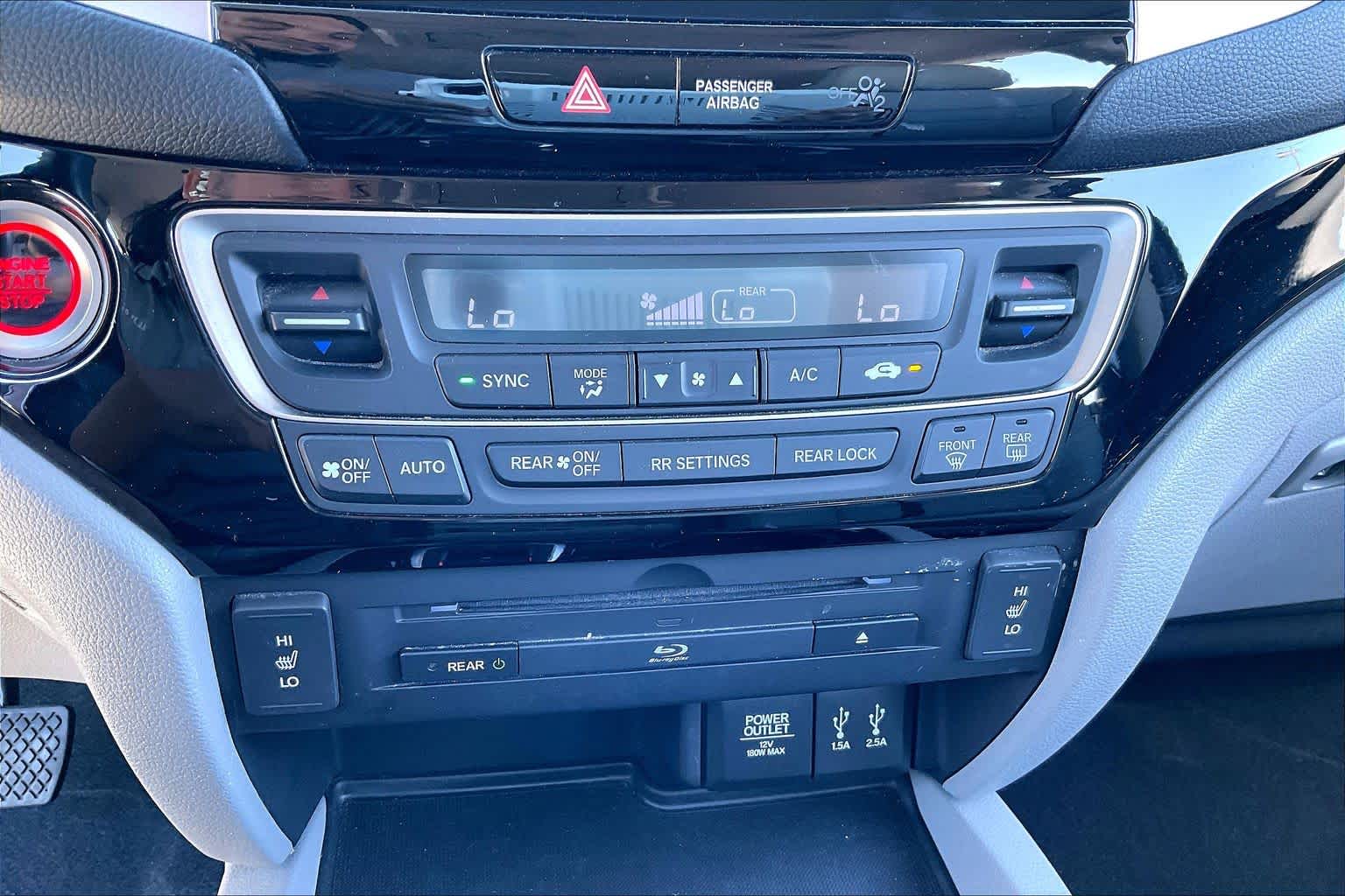 2016 Honda Pilot photo 32 of 35