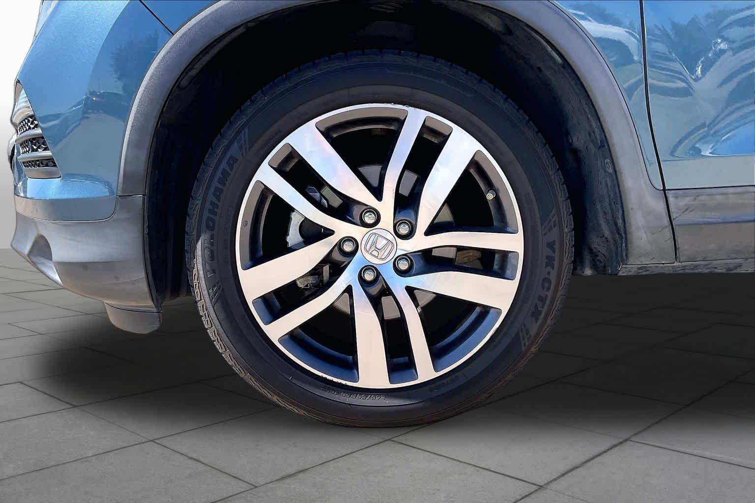 2016 Honda Pilot photo 10 of 35