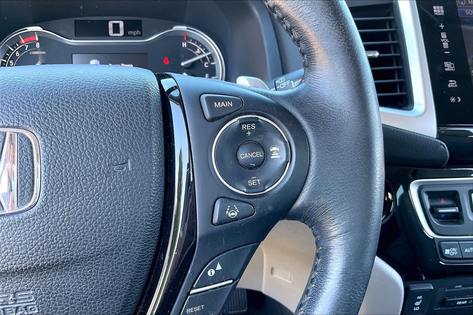 2016 Honda Pilot photo 23 of 35