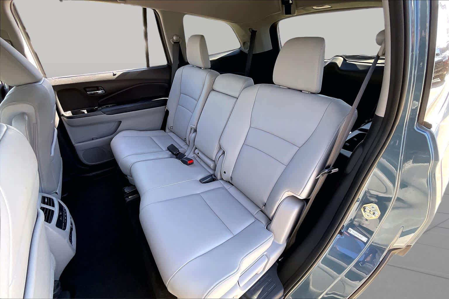 2016 Honda Pilot photo 19 of 35