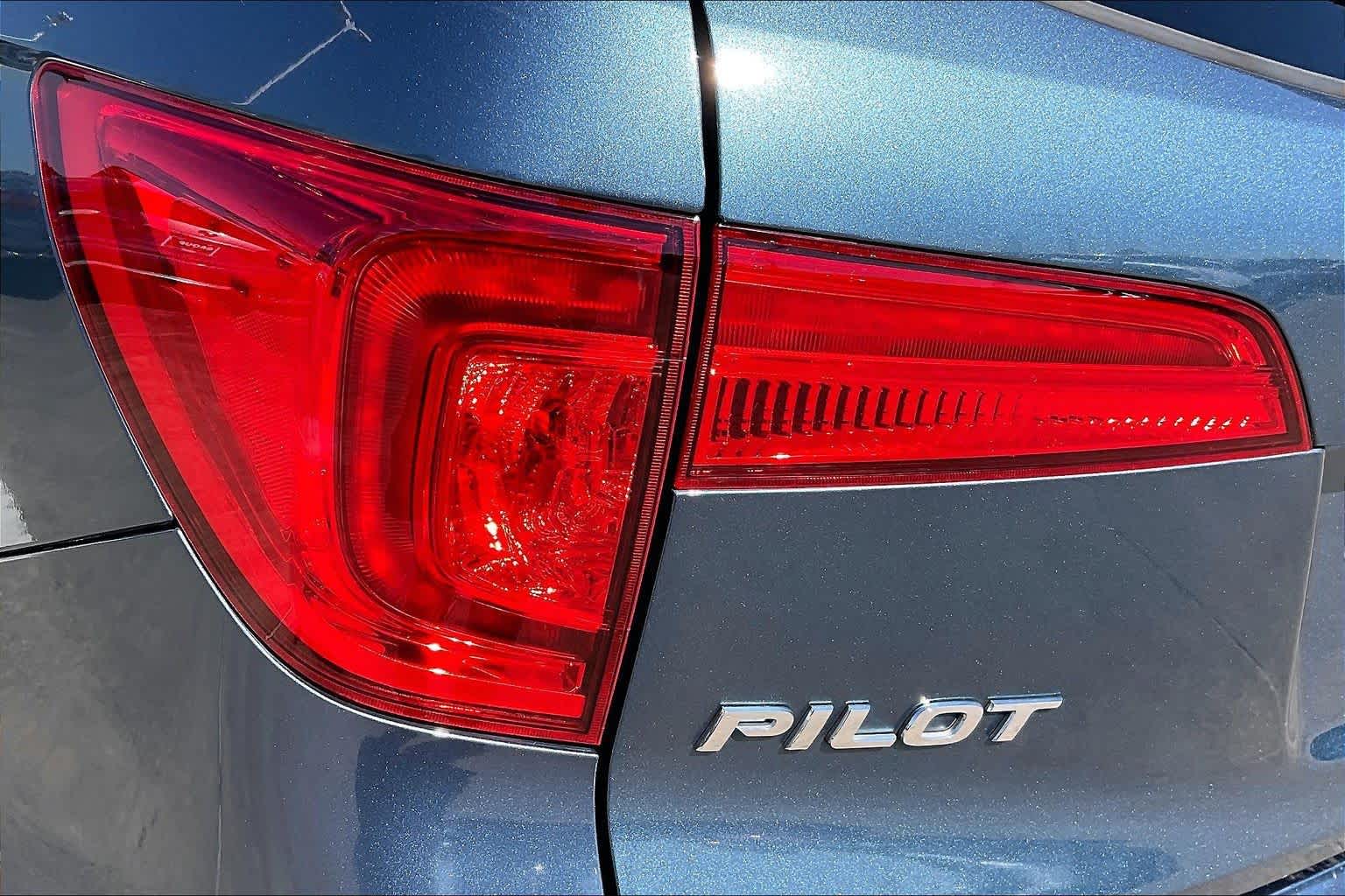 2016 Honda Pilot photo 27 of 35