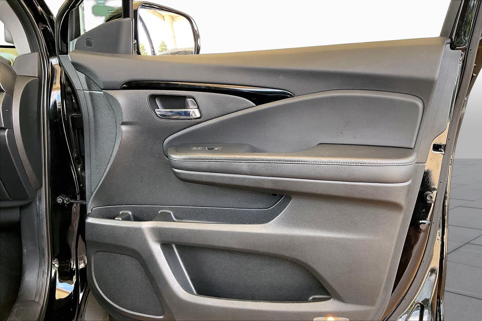 2019 Honda Pilot Touring 8-Passenger Crystal Black Pearl at Honda of Clear Lake