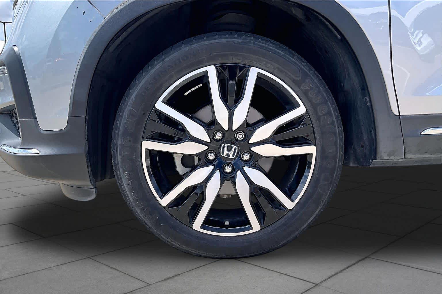 2019 Honda Pilot Touring 8-Passenger Lunar Silver Metallic at AutoNation USA Houston