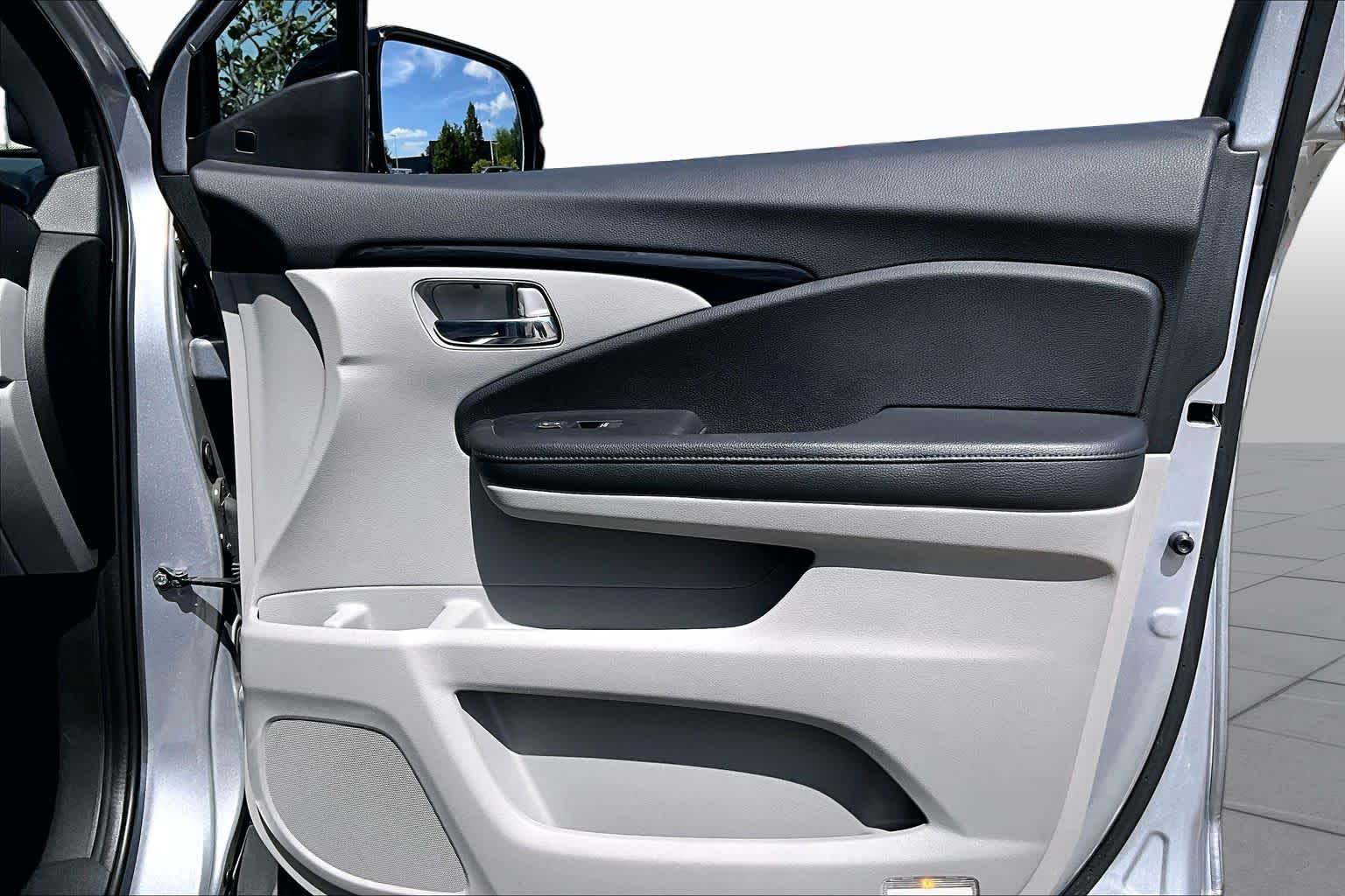 2019 Honda Pilot Touring 8-Passenger Lunar Silver Metallic at AutoNation USA Houston