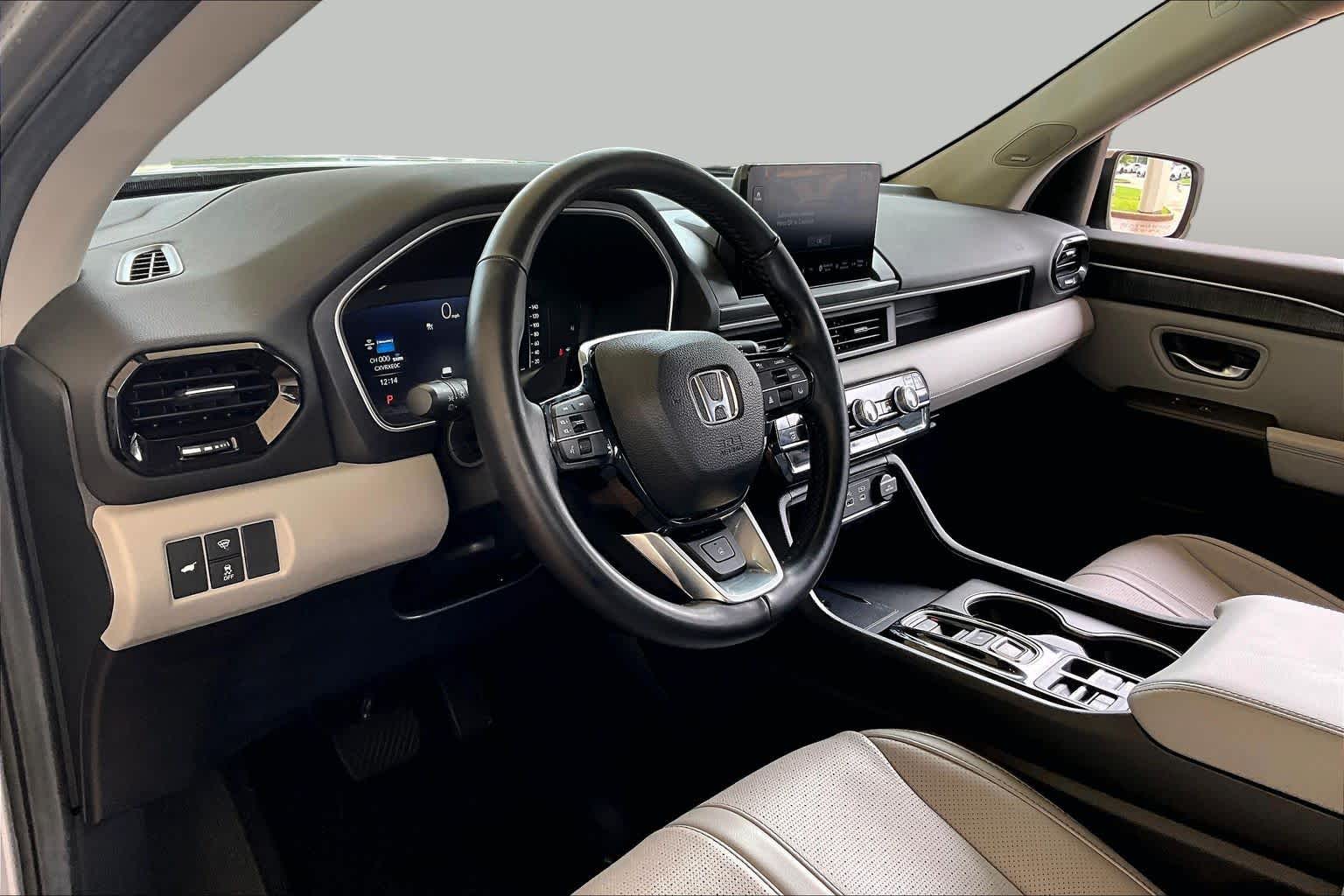 2025 Honda Pilot Elite Lunar Silver Metallic at Honda of Clear Lake