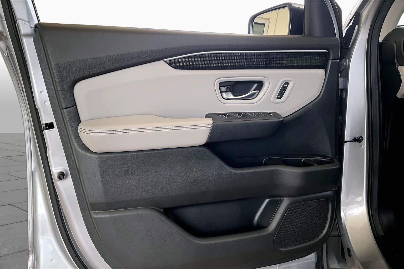 2025 Honda Pilot Elite Lunar Silver Metallic at Honda of Clear Lake