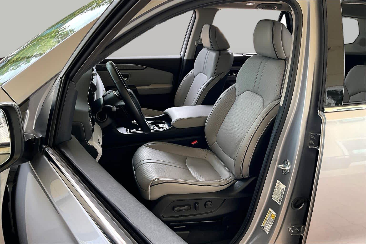 2025 Honda Pilot Elite Lunar Silver Metallic at Honda of Clear Lake