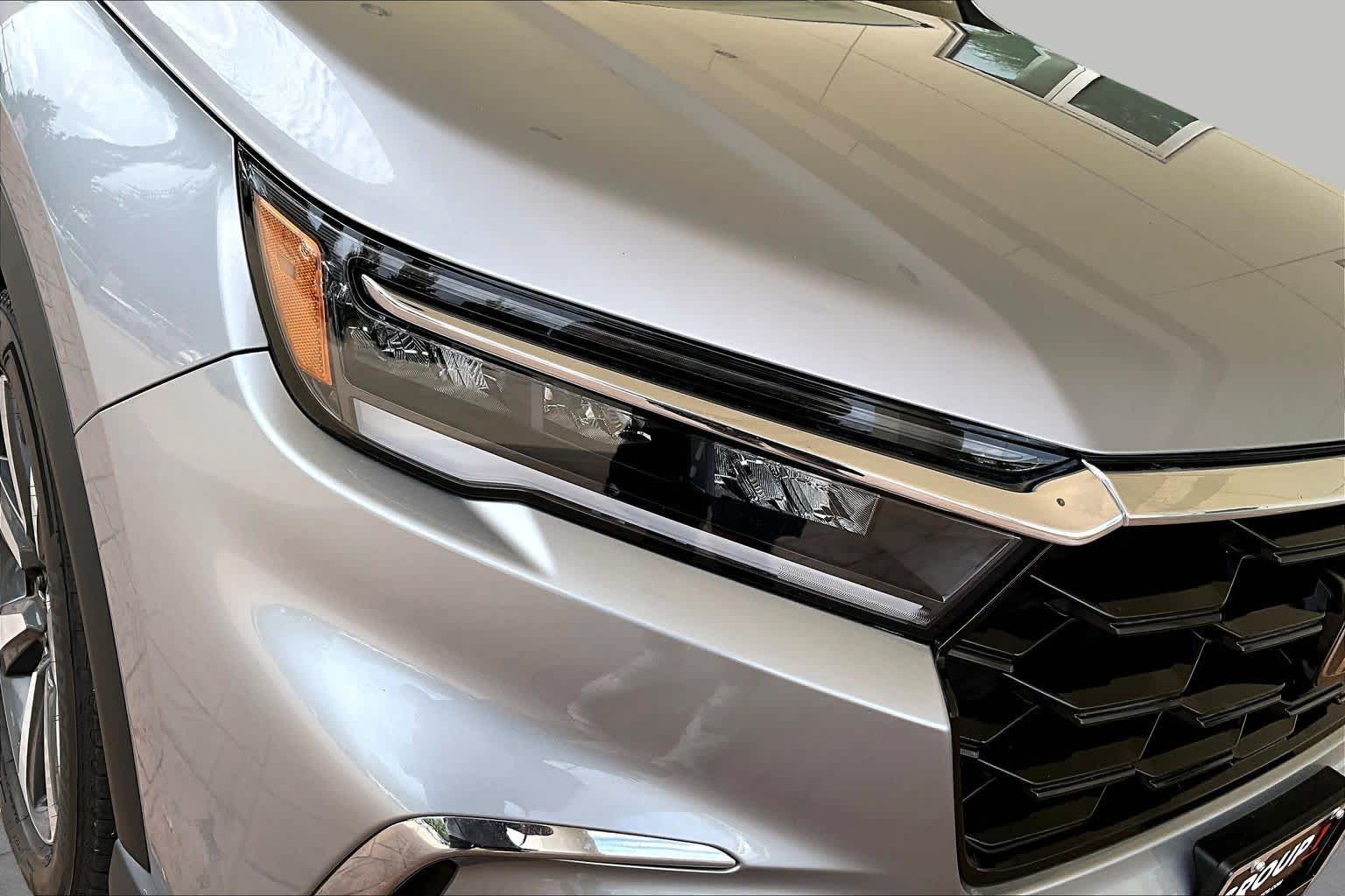 2025 Honda Pilot Elite Lunar Silver Metallic at Honda of Clear Lake