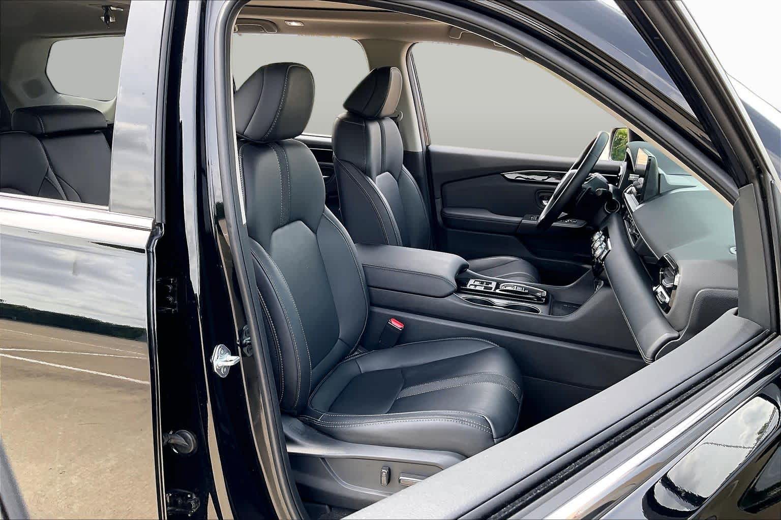 2023 Honda Pilot Touring Crystal Black Pearl at AutoNation USA Katy