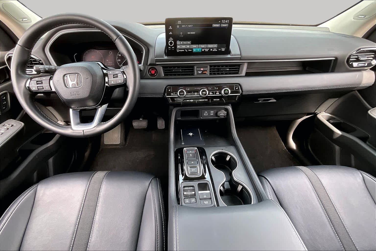 2023 Honda Pilot Touring Crystal Black Pearl at AutoNation USA Katy