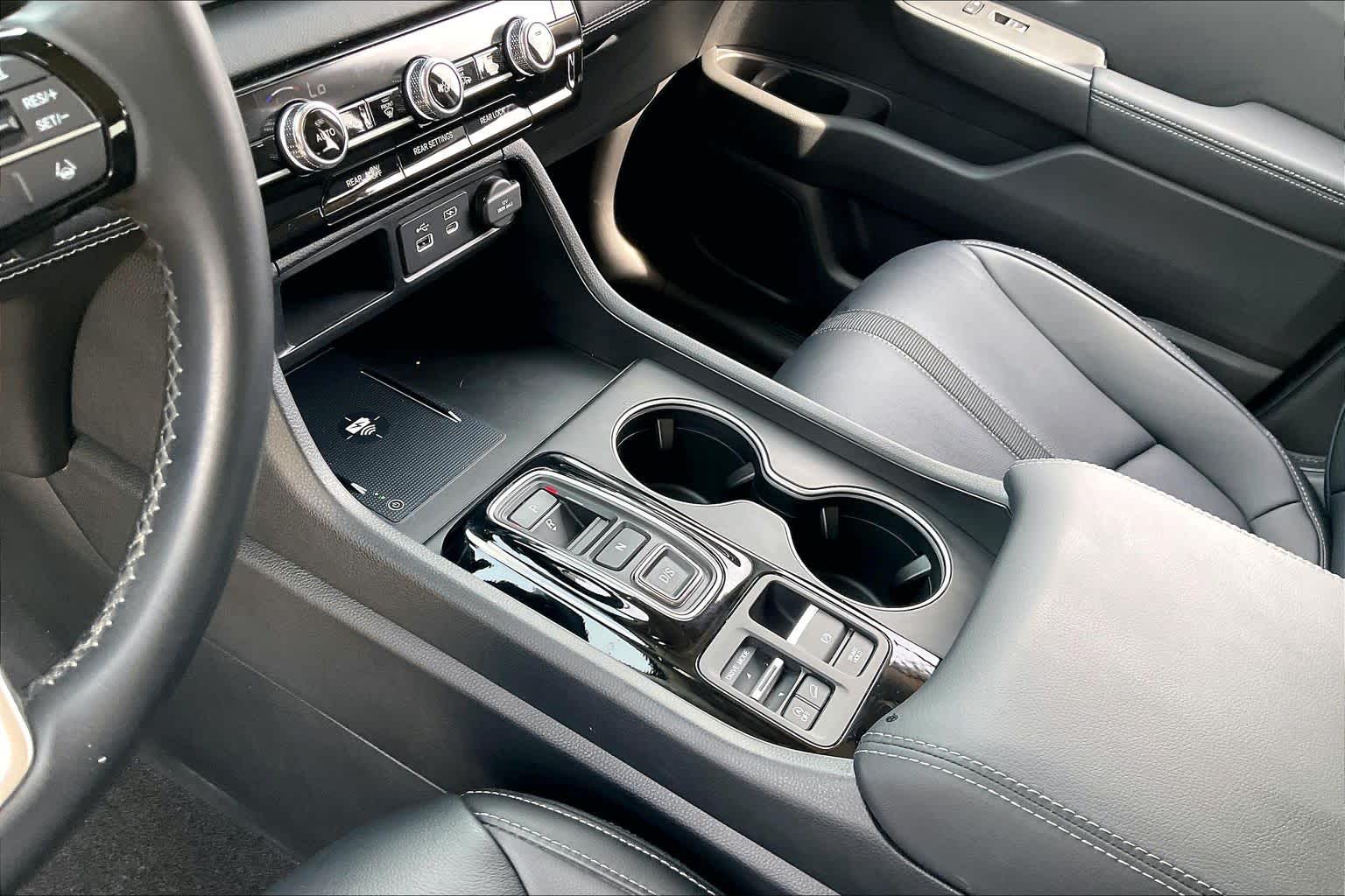 2023 Honda Pilot Touring Crystal Black Pearl at AutoNation USA Katy