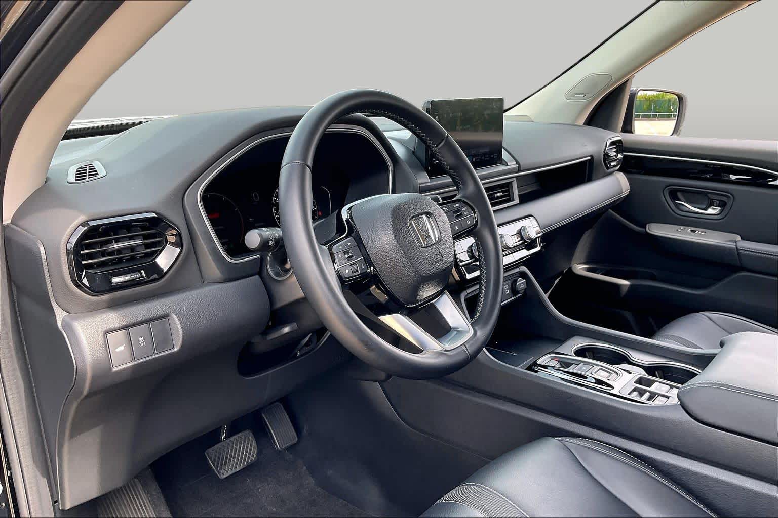 2023 Honda Pilot Touring Crystal Black Pearl at AutoNation USA Katy