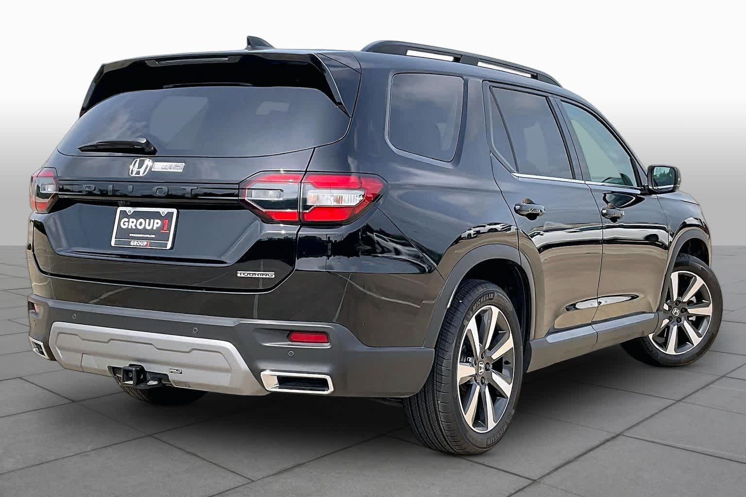 2023 Honda Pilot Touring Crystal Black Pearl at AutoNation USA Katy